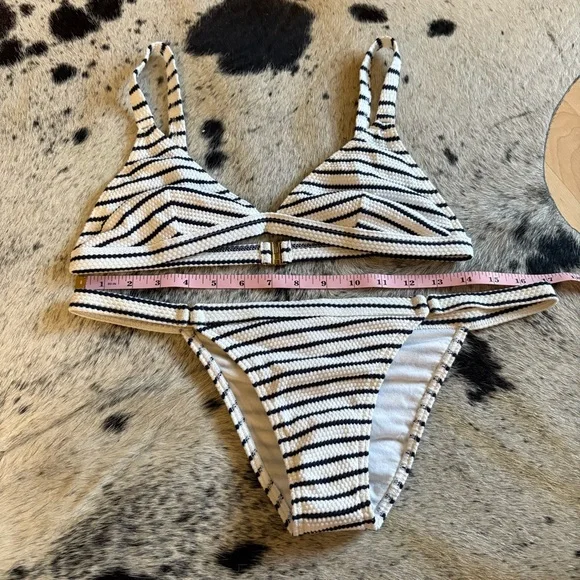 LOVERS + FRIENDS Seeing‎ Stripes Bikini Set Stripe Size M & L - Picture 7 of 8